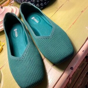 Forest Green Vivala flats! Brand new never worn!  Size 9, Euro 40